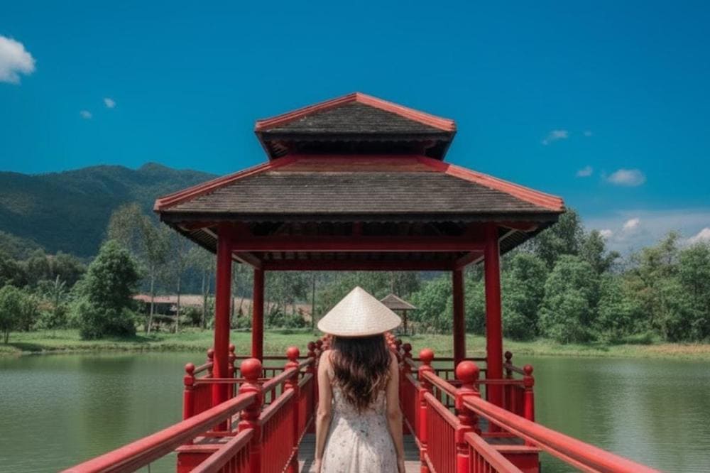 Váy sát nách là item không thể thiếu trong chuyến du lịch Huế (Nguồn: Internet)